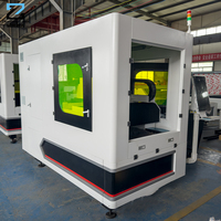 ZF-1310 Mini machine de découpe laser à fibre métallique CNC entièrement fermée pour la découpe de tôle d'acier inoxydable en acier au carbone et en cuivre