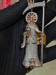 Colgante de Santa Muerte con diseño de calavera del Grim Reaper, Moissanita VVS, Plata de ley 925, Chapado en oro de 14K, Certificado GRA, Lujo Hip - Product Image 4