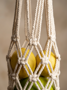 Cesta de Frutas de Macramé Bohemio de Algodón con Borlas, Bolsa Colgante de Red para Limones y Limas - Almacenamiento y Decoración de Cocina Ecológicos y Reutilizables - Product Image 5