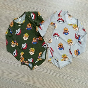 Excedente de stock de ropa de marca de Bangladesh: Pelele de bebé de algodón suave de manga corta con cierre de botones a presión y estampado. - Product Image 1