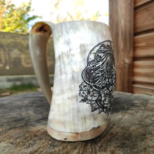 Chope en corne de viking haut de gamme, artisanale, pour hydromel, bière et festivals sur le thème du Moyen Âge - Product Image 1