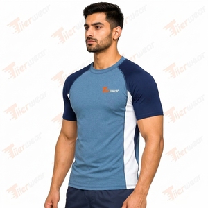 เสื้อยืดว่ายน้ำผู้ชายทรงสลิมฟิต สตรีทแวร์ โพลีเอสเตอร์ สแปนเด็กซ์ ป้องกันรังสียูวี แห้งเร็ว ระบายอากาศดี เสื้อแรชการ์ด สำหรับเล่นเซิร์ฟและชายหาด รับผลิตแบบ OEM - Product Image 2