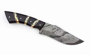 Couteau utilitaire d'extérieur en acier Damas forgé à la main avec manche en laiton incrusté - Product Image 2