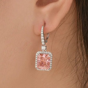 Boucles d'oreilles pendantes pour femme en argent sterling 925 plaqué or blanc, avec pierre rose en moissanite taille radiant et diamants. - Product Image 4