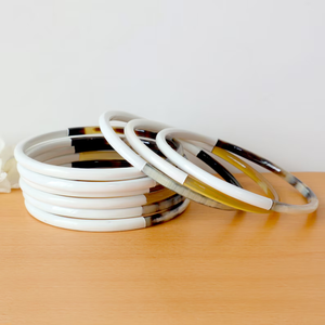 กำไลข้อมือเขาควายแท้เคลือบเงา สีขาว ยี่ห้อ Perfect Enterprises - Product Image 4