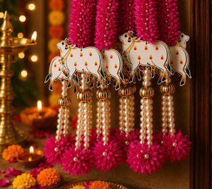 Décoration murale traditionnelle en tissu rose avec motif de vache, pompons et perles pour la décoration intérieure d'entrée pour Diwali - Product Image 4