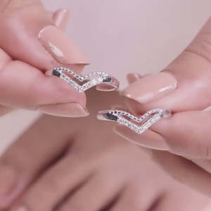 Regalo de San Valentín y Navidad: Anillo de Dedo Ajustable para Mujer, Chapado en Rodio con Circonitas Cúbicas, Plata de Ley 925, Modelo Empress - Product Image 1