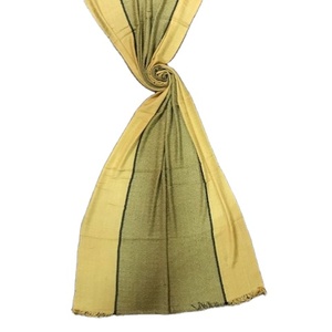 Écharpe en viscose pour femme Lisse Style européen Fil teint Longueur moyenne Hiver Port quotidien - Product Image 6