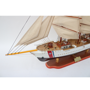Modello di Veliero a Vela US Coast Guard Eagle in Legno Dipinto, Stile Nautico per Decorazione Domestica, Modello di Nave di Alta Qualità in Vendita - Product Image 6