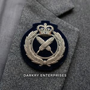 Insignia de plumas entrecruzadas de alambre de lingotes de plata hecha a mano, distintivo masónico, parche de terciopelo azul marino para blazer de secretario, escudo bordado personalizado - Product Image 1