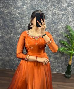Kurti de seda Rangoli de fantasía con trabajo artesanal y Dupatta, ropa festiva, precio al por mayor, prenda étnica, naranja, algodón de secado rápido, en stock. - Product Image 4
