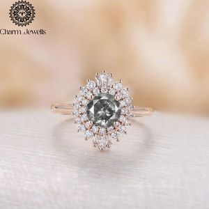 Bague de fiançailles classique pour femme Charm_Jewells en moissanite plaquée or rose, taille coussin, motif floral, sertissage pavé et griffes - Product Image 1