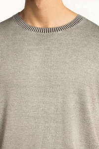 เสื้อยืดผู้ชายฤดูร้อนสั่งทำขายส่ง สีเทาอ่อน คอกลม ผ้าถัก เสื้อยืดผ้าฝ้ายถัก สไตล์มินิมอล ชุดลำลองฤดูร้อน - Product Image 3