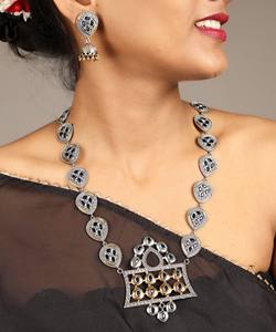 ชุดสร้อยคอและต่างหูสำหรับเจ้าสาว สีเงินออกซิไดซ์สองสี ทองเหลืองประดับพลอยสีน้ำเงินเข้ม แบบดั้งเดิมสำหรับงานแต่งงานสไตล์โบฮีเมียน - Product Image 5