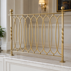Balustrade de balcon décorative en laiton doré de luxe, à boucles ovales, avec embouts en boule, pour la décoration intérieure de villas et de maisons de prestige - Product Image 1