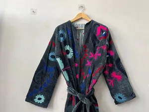 Chaqueta Larga de Terciopelo Gris de Lujo, Bordada con Diseño Floral, Estilo Prairie Chic para Mujer, Cuello Redondo, Manga Larga, Ropa de Invierno - Product Image 4