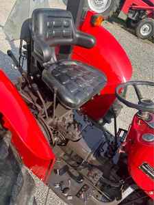 Tracteur agricole MF 240 2 roues motrices |   46HP pour moteur |   Transmission par engrenages |   Haute productivité |   Faible consommation de carburant |   Fiable et Facile - Product Image 5