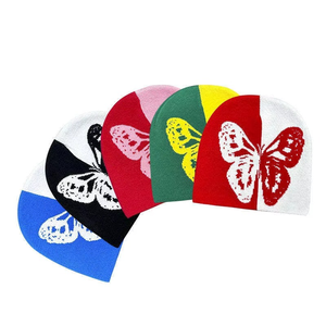 Gorro Unisex Negro con Patrón de Mariposa Blanca, 100% Acrílico, Tejido, Estilo Casual para Invierno - Product Image 2