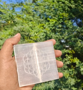 Plaques carrées en sélénite naturelle Soha, sculptées avec des motifs d'amour et d'animaux, pour l'énergie et le Reiki – Offre spéciale - Product Image 6