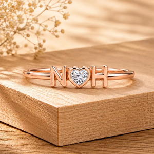 Bague personnalisée en or massif 10K 14K 18K ou platine avec initiale, diamant de laboratoire en forme de cœur certifié IGI, couleur DEF, clarté VS VVS - Product Image 2