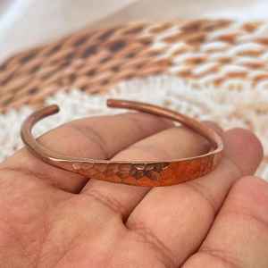 Brazalete Magnético de Cobre Martillado Hecho a Mano, Chapado en Oro Natural Puro para Terapia de Artritis o Regalo, Artesanía en Metal - Product Image 3
