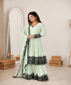 Conjunto de Kurta y Palazzo Tradicional Verde Menta para Mujer con Bordado Negro, Estilo Holgado hasta el Suelo, Estilo India Pakistán 83588 SP-71 - Product Image 2