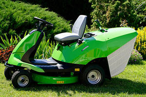 Tondeuse autoportée Kubota verte, moteur 150cc, bac de ramassage 150L, autopropulsée, lame rotative, alimentée à l'essence, qualité professionnelle - Product Image 3