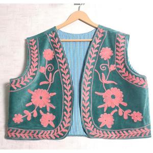 Chaleco de Terciopelo Suzani Hecho a Mano para Mujer, Estilo Boho, Bordado Floral, Prenda Exterior de Diseño Vintage - Product Image 1