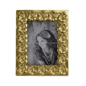 Cadre photo en métal de style luxueux pour les intérieurs haut de gamme, mettant en valeur un goût raffiné, une durabilité et un design élégant aujourd'hui - Product Image 1