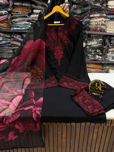 طقم ملابس احتفالية راقية (بلوزة وبنطلون ودوباتا) مثالي لإطلالة فخمة، مخيط بالكامل وجاهز للارتداء، متوفر بالجملة - Product Image 4