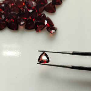 Granat rouge naturel 8 mm, taille triligne, qualité supérieure, pierre précieuse en vrac pour la fabrication de bijoux - Product Image 1