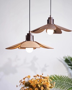 โคมไฟหวายสานลายดอกไม้ พร้อมหลอดไฟ LED ความสว่างสูง แบบแขวน - Product Image 1
