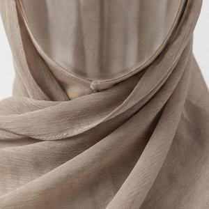 Conjunto de Dos Piezas para Mujeres Musulmanas: Hiyab de Algodón y Rayón con Efecto Arrugado y Tie-Dye de Fábrica, con Gorro Interior a Juego, Suave, Transpirable y de Primera Calidad - Product Image 4