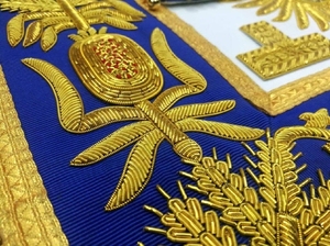 Tablier de Grand Officier de Loge Bleue avec diverses broderies dorées et cuir blanc argenté - Product Image 4
