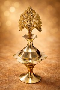 Porte-kajal en laiton plaqué or artisanal, design floral, objet décoratif moderne pour la décoration de table à la maison pendant le Ramadan et Diwali, 1 pièce - Product Image 5