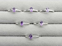 Bague tendance en laiton plaqué argent avec grenat rouge naturel serti griffe, bijoux en vrac