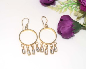 Pendientes de Aro Colgantes de Lujo Chapados en Oro con Circonitas |   Elegantes Pendientes de Circonia Cúbica para Mujer - Product Image 1