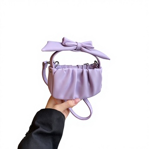 Bolso Bandolera Clásico de PU con Pliegues y Detalle de Lazo, Bolso de Hombro Cuadrado para Mujer, Moderno y Elegante para el Trabajo - Product Image 5