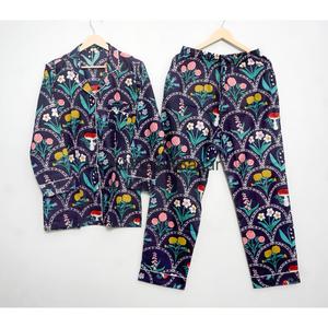 Pijamas de Mujer Hechos a Mano en India con Estampado Digital Floral Vintage de Lujo - 100% Algodón Premium Suave, Transpirable, para Primavera/Verano - Product Image 3