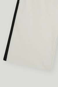 Pantalones Cortos Deportivos para Hombre con Franja Lateral - Pantalones Cortos Deportivos Holgados con Cordón Ajustable en Blanco y Negro - Product Image 3