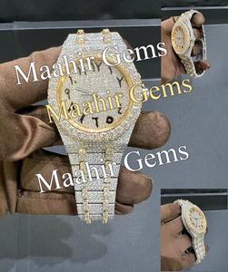 Montre-bracelet de luxe en acier inoxydable avec diamants Moissanite étincelants, cadran en verre taillé brillant, design Hiphop personnalisé - Product Image 4