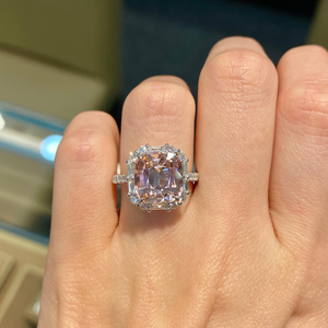 Bague de fiançailles en or 18 carats avec diamant halo taille coussin pêche de 3 carats et pierre précieuse rose clair certifiée IGI – Cadeau d'anniversaire - Product Image 1