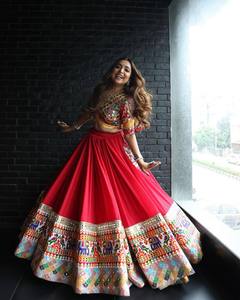 Ensemble Lehenga Choli en coton pour femme avec broderie Gota Patti, travail miroir et bordure en dentelle, Dupatta, pour mariage, fête et festival - Product Image 4