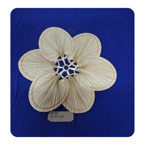 Abanico Tradicional Hecho a Mano con Hojas de Palma Natural de Vietnam |   Artesanía Vietnamita Pintada Ecológica para Halloween - Product Image 5
