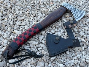 Hacha Vikinga Forjada a Mano de BA Enterprises, la Más Vendida |   Tomahawk de Acero al Carbono Hecho a Mano de 4 3/4 Pulgadas con Hoja Grabada y Mango de Madera Envuelto en Cuero - Product Image 6
