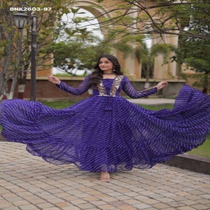 Nueva Colección de Vestidos Largos con Estampado y Bordado en Georgette Sintética, con Parches y Detalles Kodi, Venta al Por Mayor, Moda Femenina - Product Image 1