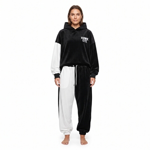 Ensemble jogging femme en velours personnalisé, deux tons, coupe oversize, épaules tombantes, sweat à capuche à manches longues et pantalon de jogging contrastant blanc et noir - Product Image 5
