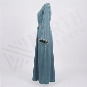 Abaya élégante pour femmes, manches longues, couvrant tout le corps, tissu personnalisé, dentelle élégante, polyester soyeux léger, col en V - Product Image 3