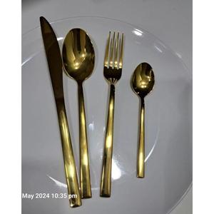 Juego de Cubiertos de Lujo de Acero Inoxidable de 4 Piezas con Acabado Dorado PVD para Bodas y Eventos, Decoración de Mesa de Comedor - Product Image 1
