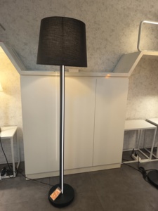 Lámpara de Pie Minimalista con Pantalla de Tela Blanca, Base de Metal, E26 LED 2700K, Luz Blanca Cálida Suave, 1 Año de Garantía - Product Image 5